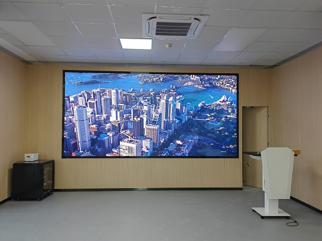 華邦瀛P1.56COB小間距顯示屏：全場(chǎng)景適用的新一代顯示技術(shù)