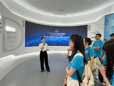 西部開發(fā)獻(xiàn)青春，砥礪前行展新篇——物理科學(xué)與技術(shù)學(xué)院2024年研究生暑期社會(huì)實(shí)踐紀(jì)行 融教育科技，探技術(shù)開發(fā)新路